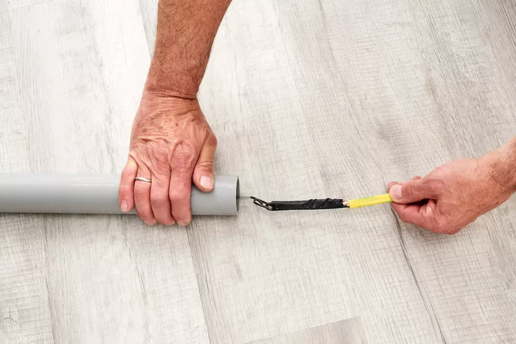 Quy trình lắp đặt ống nhựa luồn qua dây điện